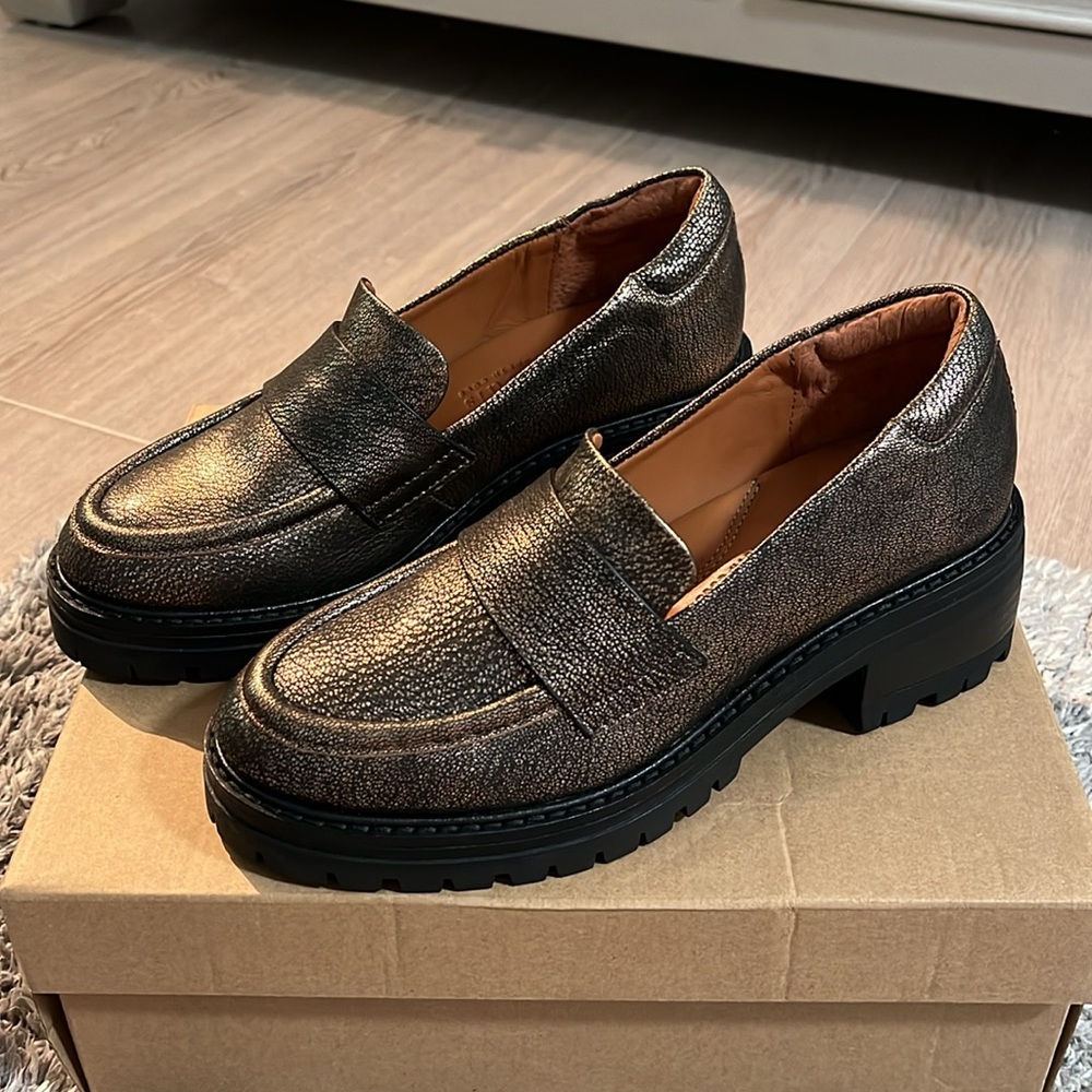 GENTLE SOULS BRENDA LUG METALLIC LOAFER